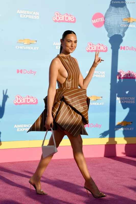 Gal Gadot photo 11 of 1471
