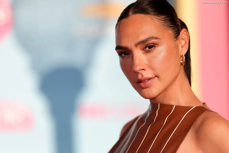 Gal Gadot photo 5 of 1471