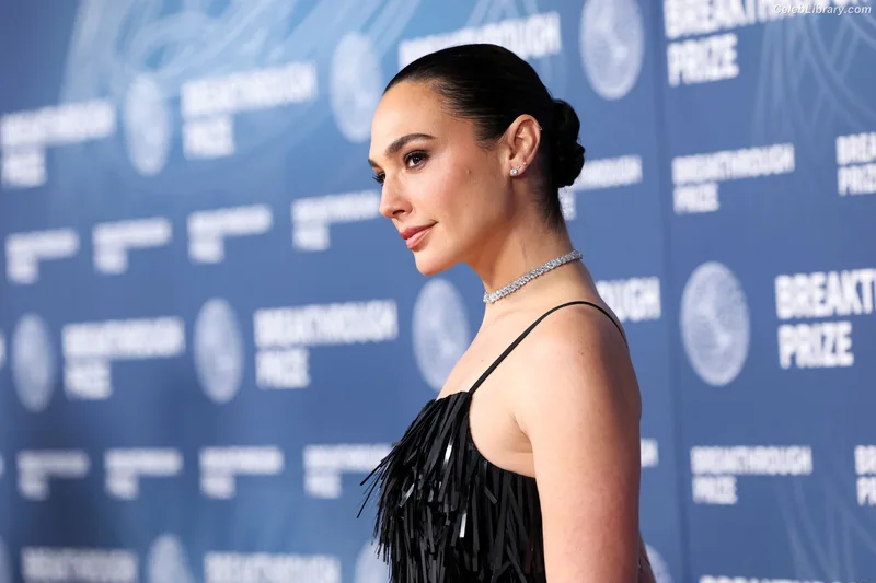 Gal Gadot photo 7 of 1471