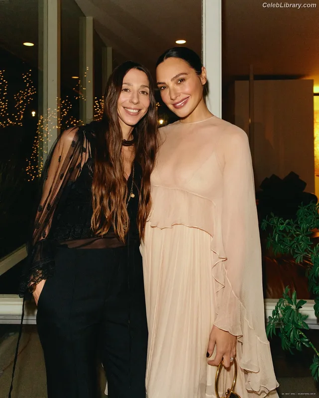 Gal Gadot photo 8 of 1471