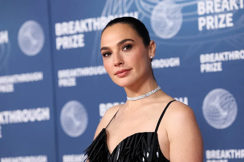Gal Gadot photo 10 of 1471