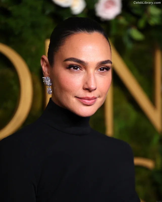 Gal Gadot photo 11 of 1471