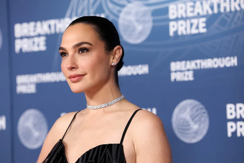 Gal Gadot photo 16 of 1471
