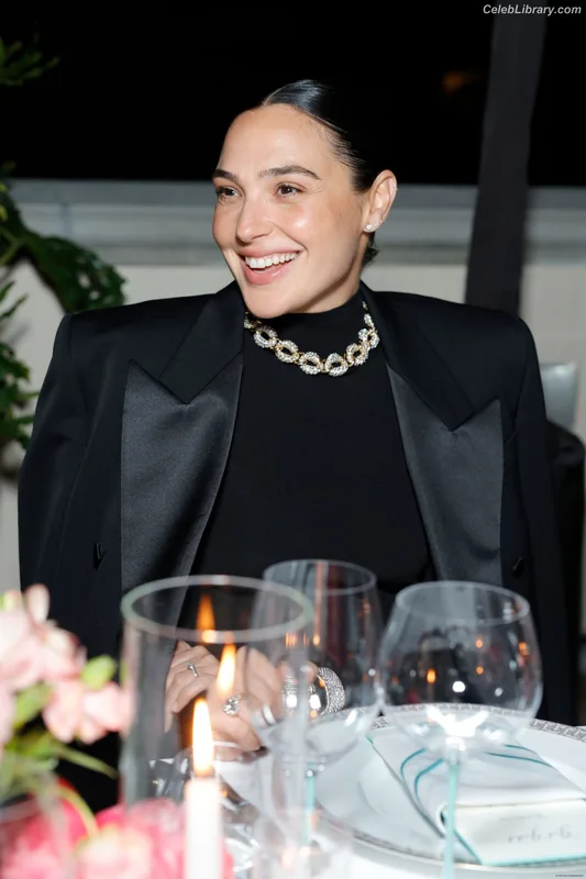Gal Gadot photo 20 of 1471