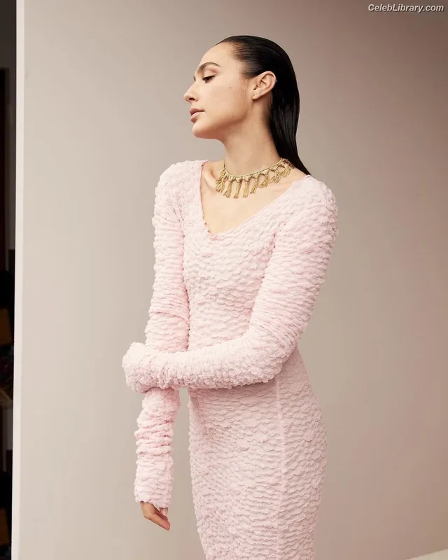 Gal Gadot photo 23 of 1471