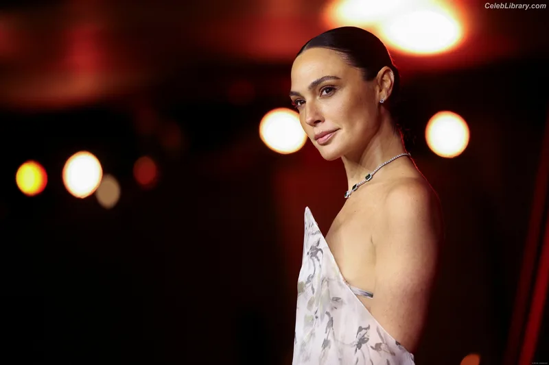 Gal Gadot photo 5 of 1471