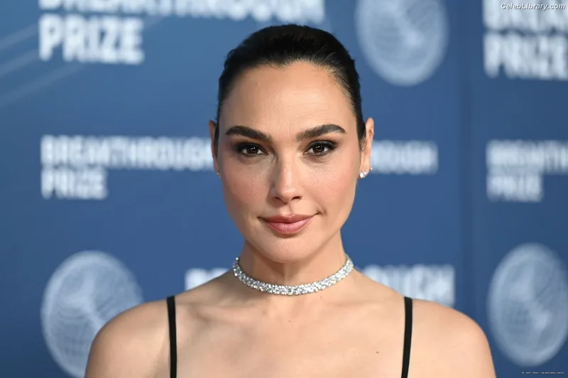 Gal Gadot photo 11 of 1471