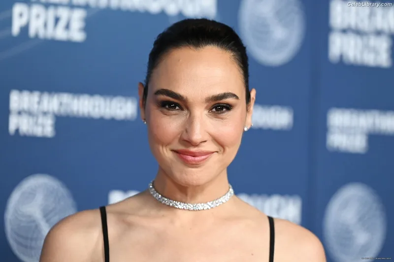Gal Gadot photo 14 of 1471