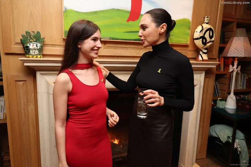 Gal Gadot photo 19 of 1471
