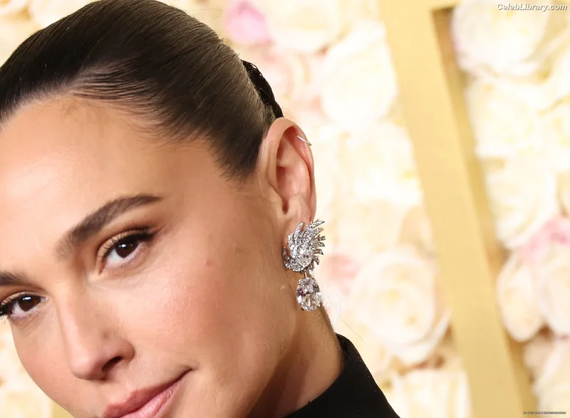 Gal Gadot photo 10 of 1471
