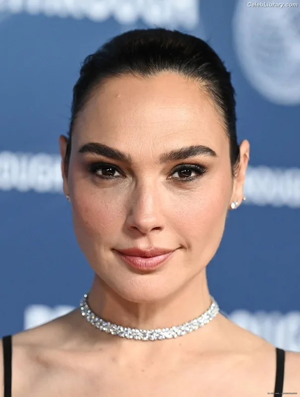 Gal Gadot photo 11 of 1471