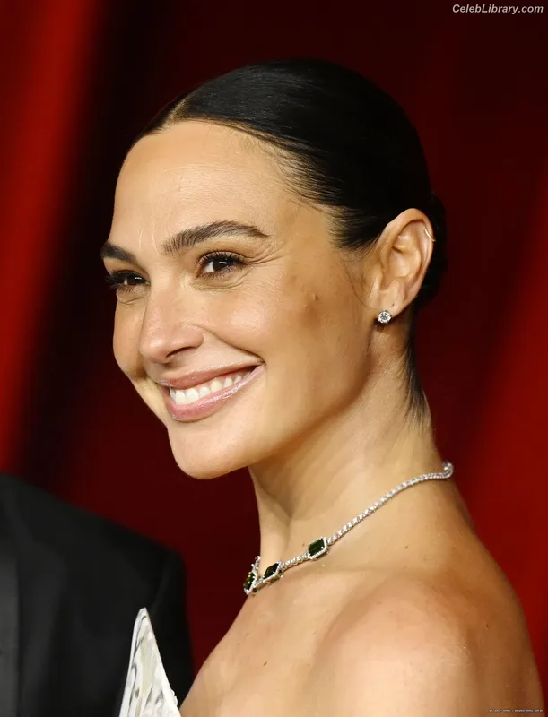 Gal Gadot photo 21 of 1471