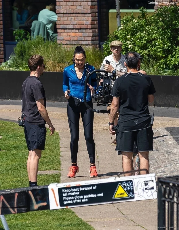 Gal Gadot photo 10 of 1471