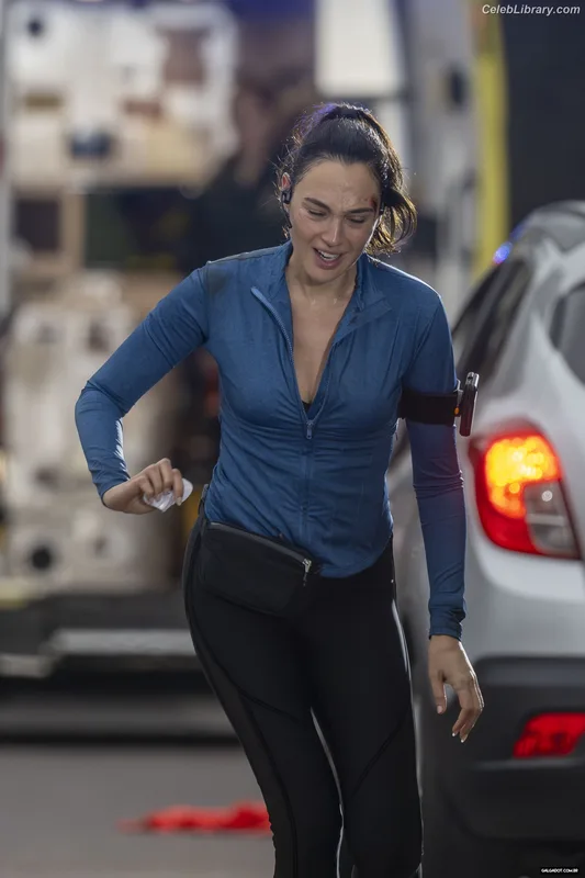 Gal Gadot photo 11 of 1471