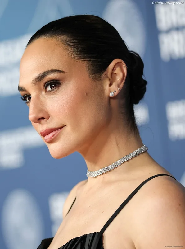 Gal Gadot photo 16 of 1471