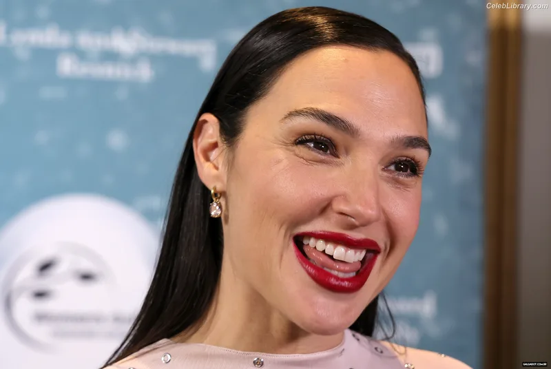 Gal Gadot photo 19 of 1471