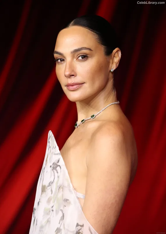 Gal Gadot photo 22 of 1471