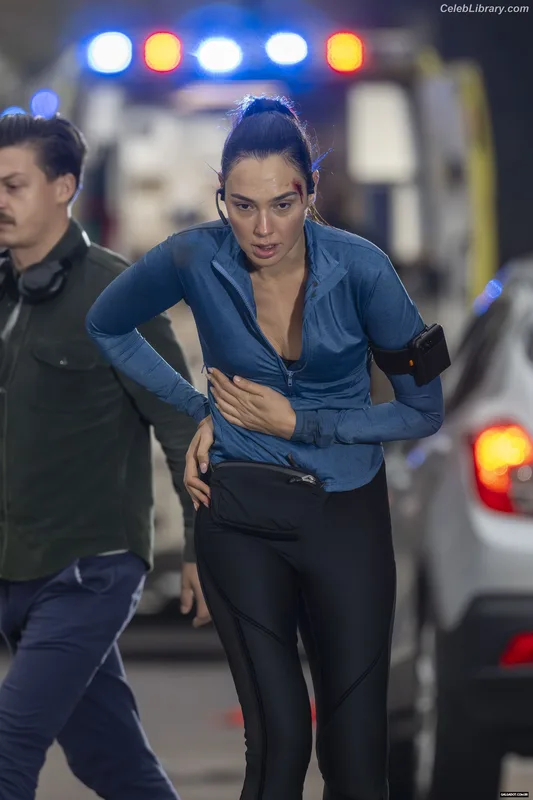 Gal Gadot photo 1 of 1471