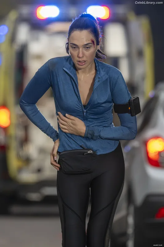 Gal Gadot photo 3 of 1471