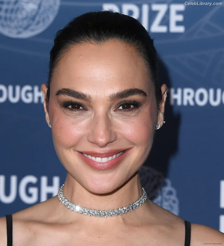 Gal Gadot photo 6 of 1471