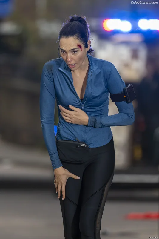 Gal Gadot photo 9 of 1471