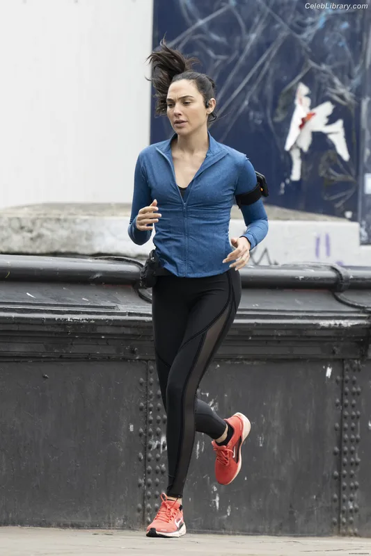 Gal Gadot photo 13 of 1471