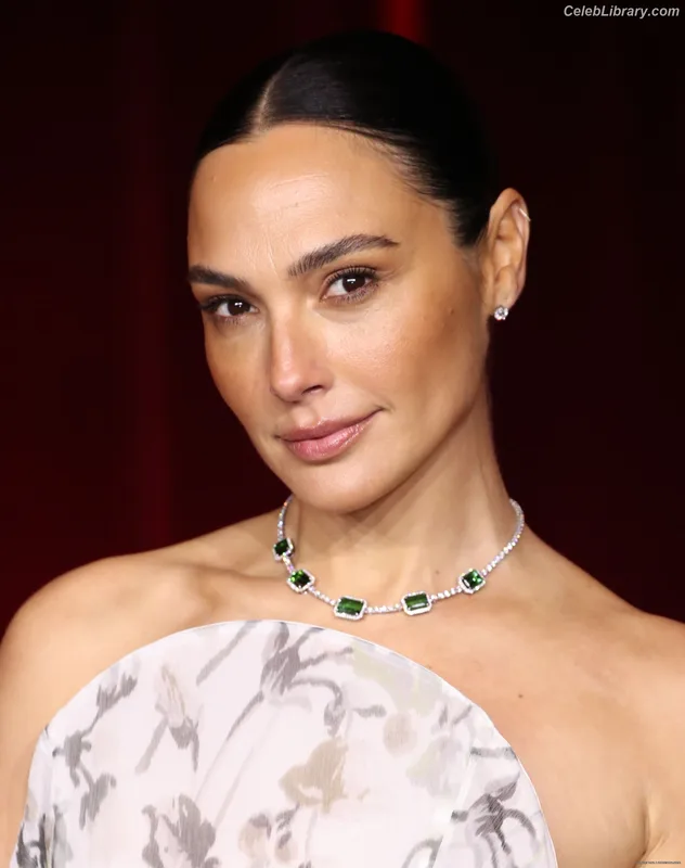 Gal Gadot photo 15 of 1471