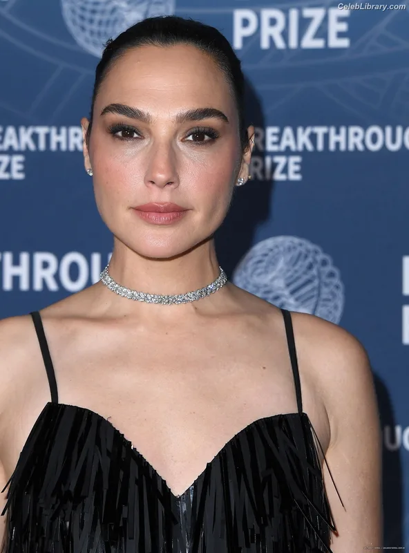 Gal Gadot photo 16 of 1471