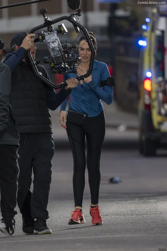 Gal Gadot photo 22 of 1471