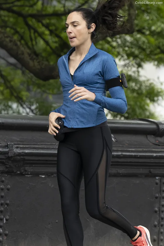Gal Gadot photo 23 of 1471
