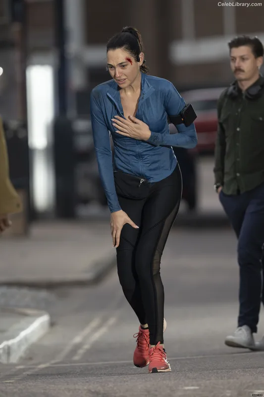 Gal Gadot photo 3 of 1471