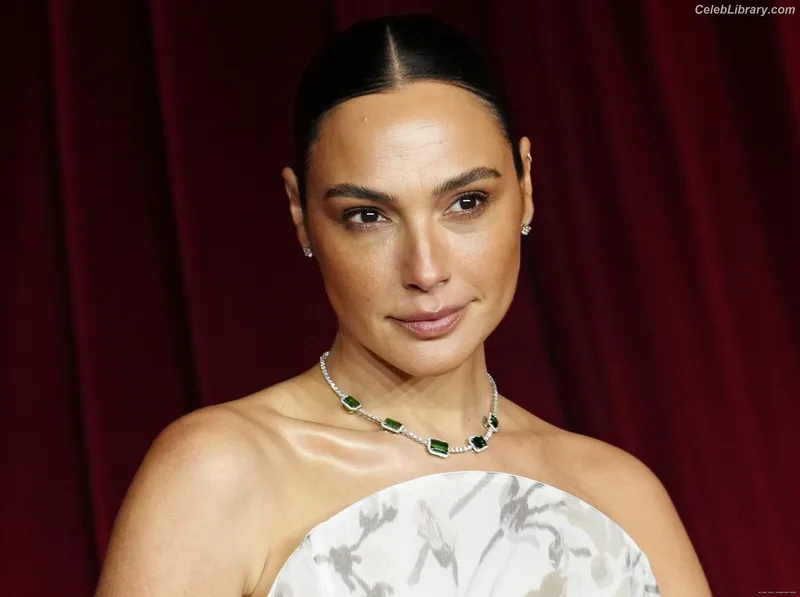 Gal Gadot photo 5 of 1471