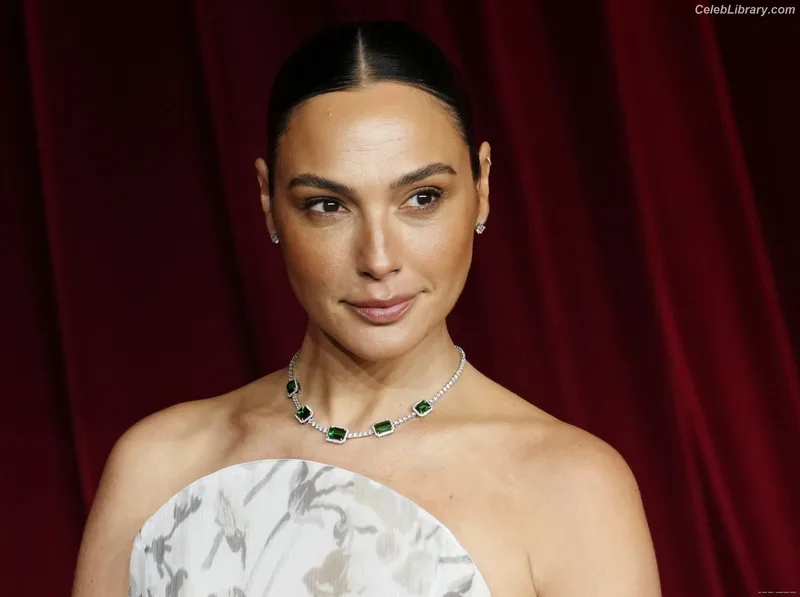 Gal Gadot photo 8 of 1471