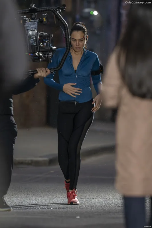 Gal Gadot photo 9 of 1471