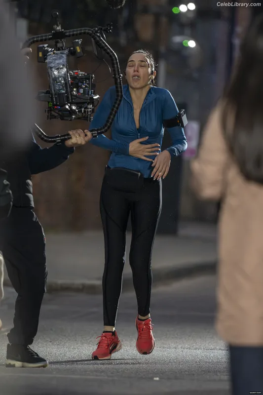 Gal Gadot photo 10 of 1471