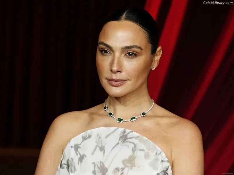 Gal Gadot photo 13 of 1471