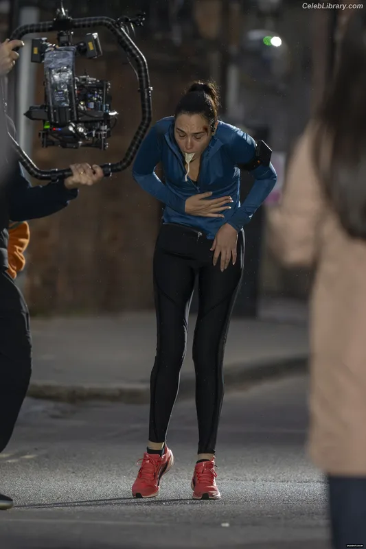 Gal Gadot photo 15 of 1471