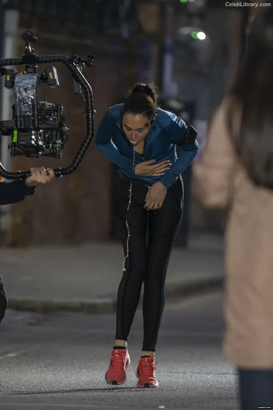 Gal Gadot photo 17 of 1471