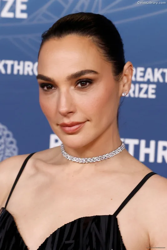 Gal Gadot photo 4 of 1471