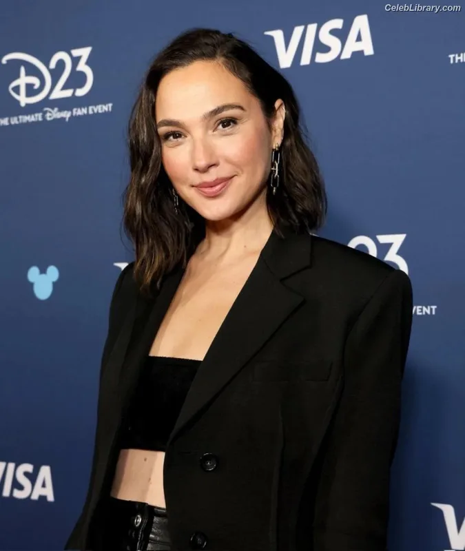 Gal Gadot photo 7 of 1471