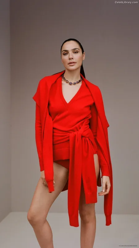 Gal Gadot photo 17 of 1471