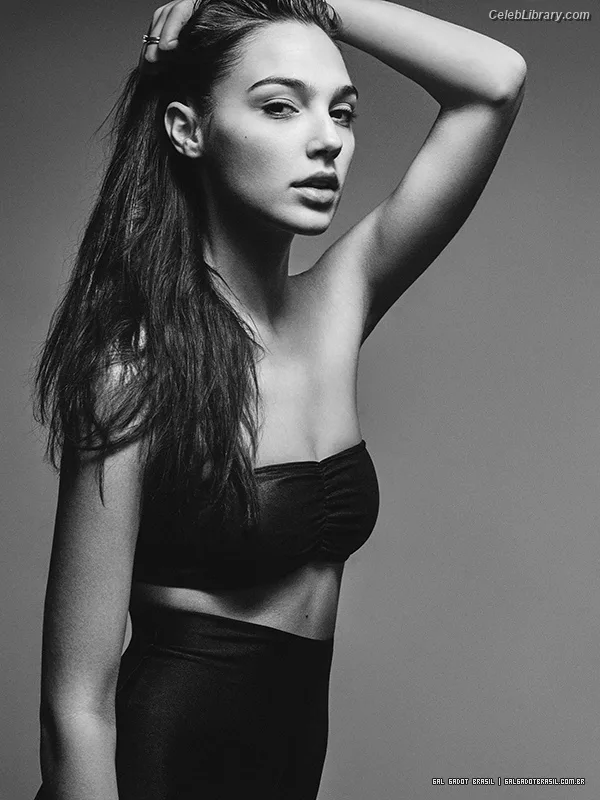 Gal Gadot photo 1 of 1471