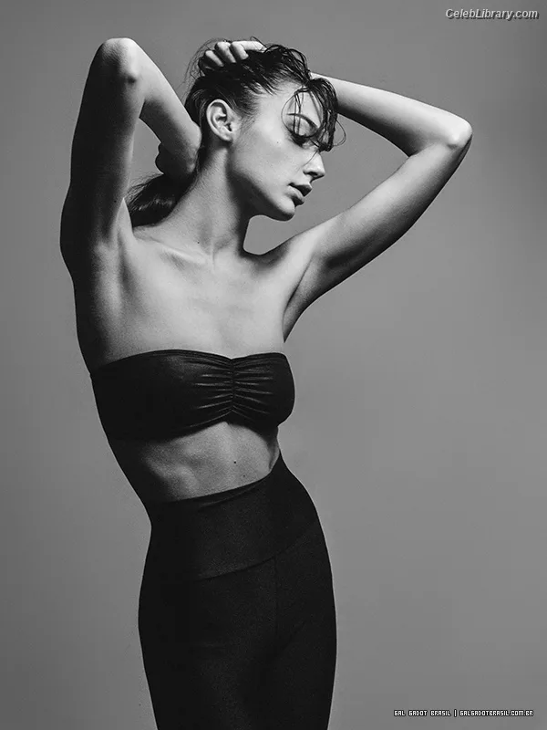Gal Gadot photo 3 of 1471