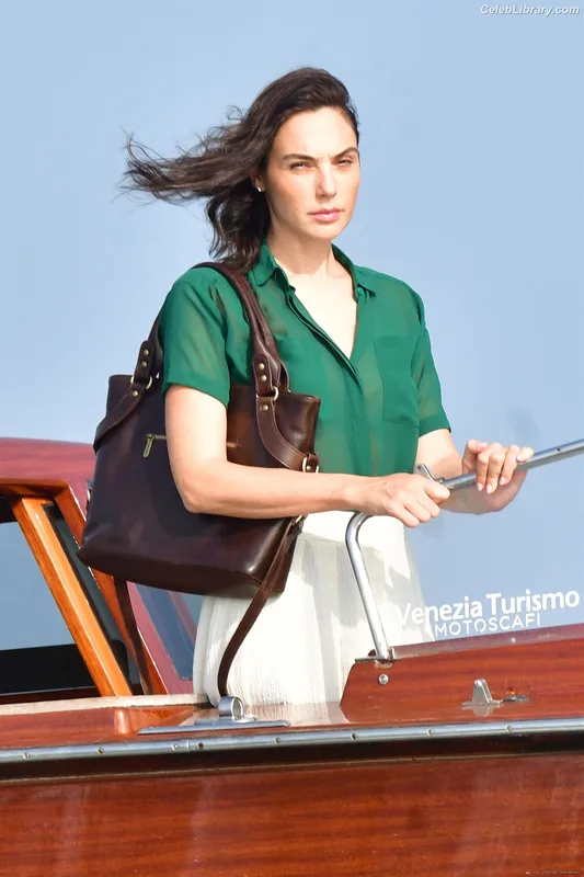 Gal Gadot photo 21 of 1471