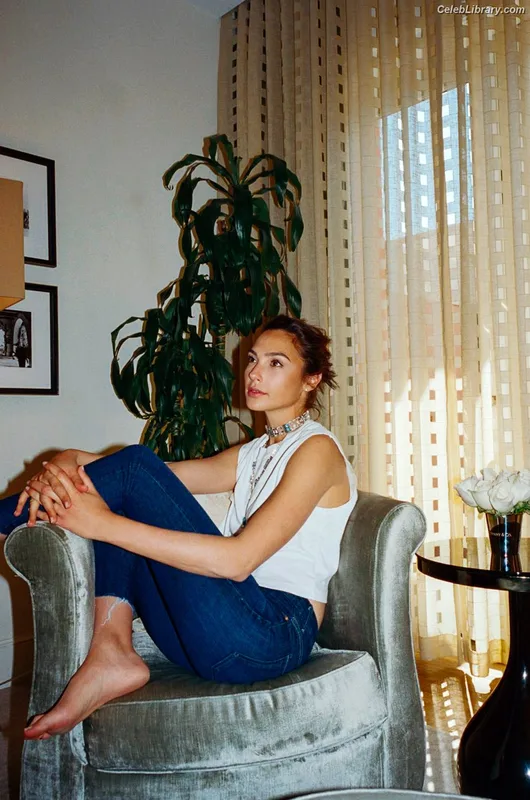Gal Gadot photo 9 of 1471