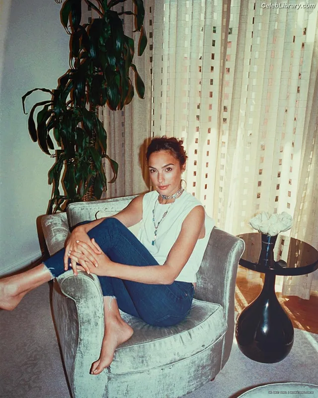 Gal Gadot photo 14 of 1471