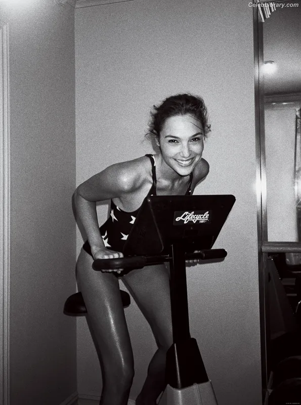 Gal Gadot photo 15 of 1471