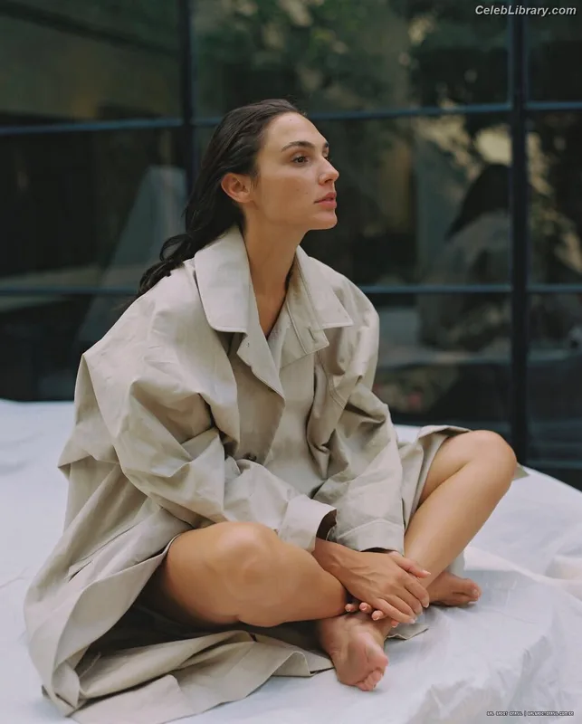 Gal Gadot photo 20 of 1471