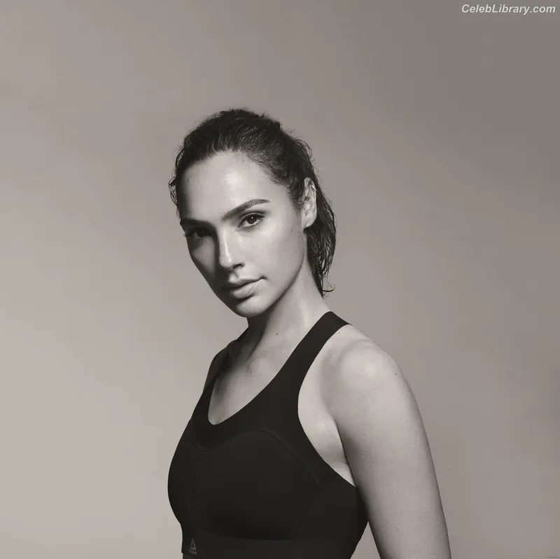 Gal Gadot photo 1 of 1471