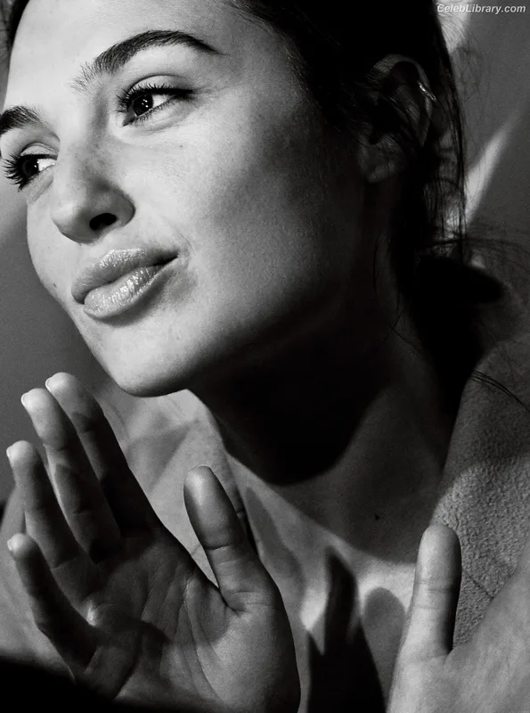 Gal Gadot photo 4 of 1471
